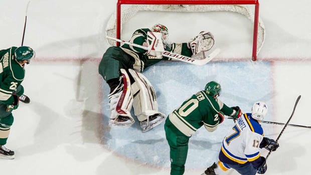 Devan-Dubnyk-Blues-Bruce-Kluckhohn.jpg
